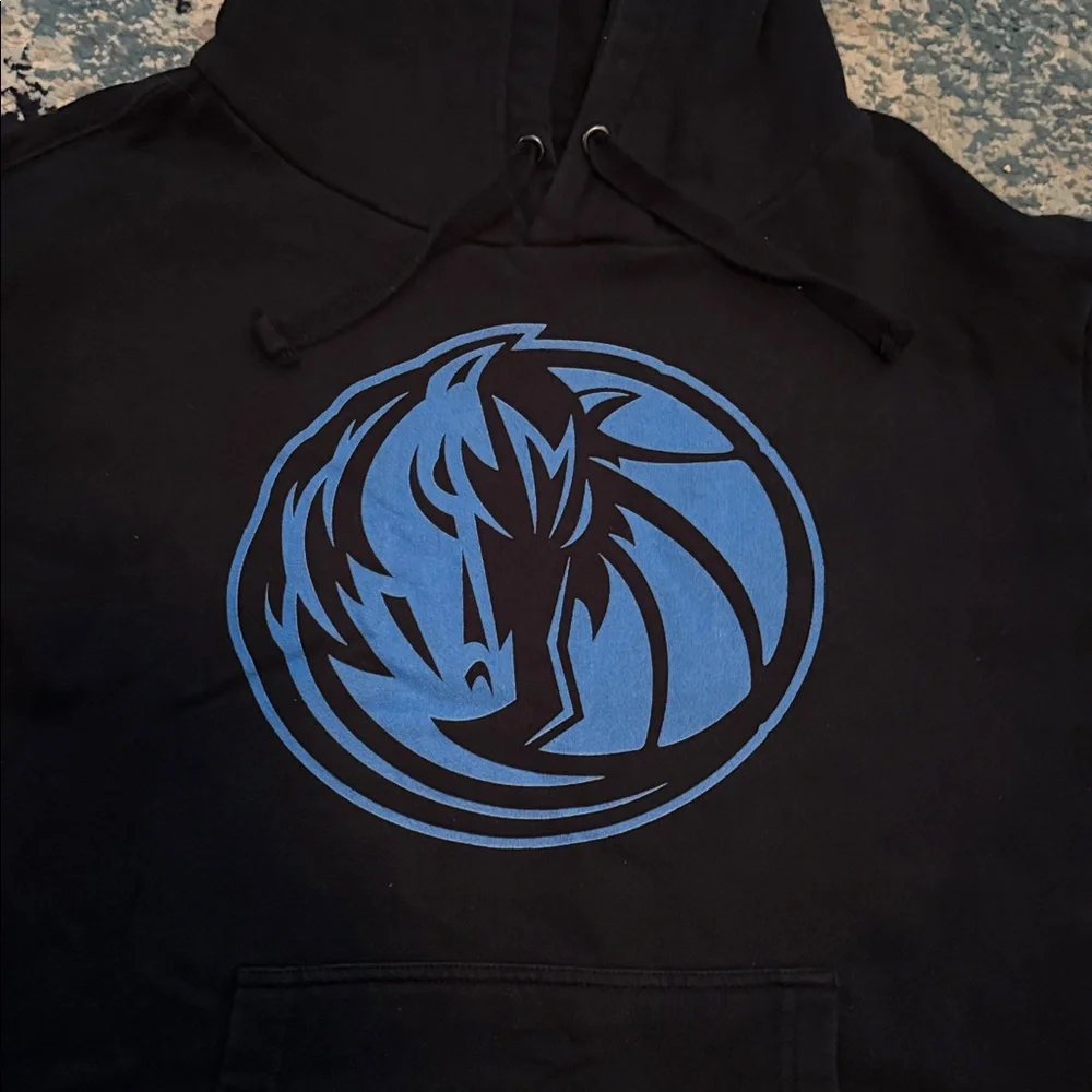 Fanatics Black Hoodie with Blue Dallas Mavericks Logo - Picture 2 of 4